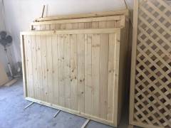 gard-foisor-din-lemn-inchis