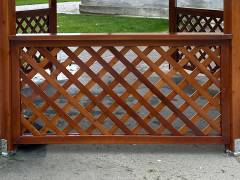 parapet-din-lemn-pentru-foisor-gradina