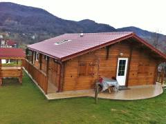 Cabane din lemn tradiționale, pentru vacanțe relaxante