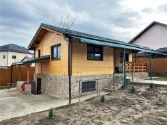 Locuinta ecologica realizata din lemn, cu terasa si demisol