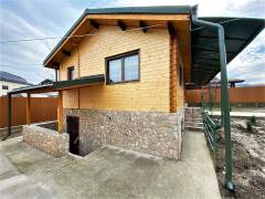 Constructie modulara din lemn masiv, rapid de instalat si eficienta energetic