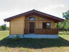 Cabane din lemn rustice la prețuri accesibile, ideale pentru case de vacanță