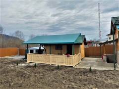 casuta-din-lemn-pentru-gradina-cu-terasa