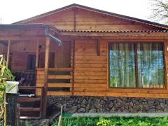 Locuințe rustice din lemn, perfecte pentru zone de munte