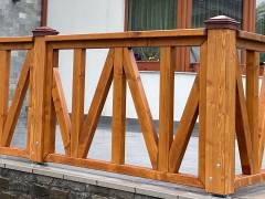 parapet-lemn-terasa-pensiune