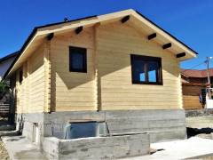 Locuinta ecologica din lemn masiv ideala pentru casa de vacanta