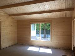 Casă de lemn prefabricată de 50 mp, ideală pentru loc de vacanță