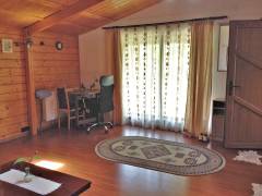 Construcții prefabricate din dulapi de lemn, imbinare in nut si feder