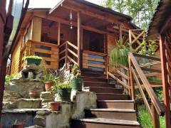 Cabane și case din lemn, ideale pentru zone de agrement