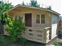 casuta-din-lemn-cu-terasa-ansamblu-turistic