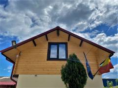 mansarda-casa-din-lemn-preturi-la-rosu-almek