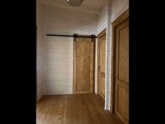 Interior cabana din lemn masiv la cheie cu finisaje premium